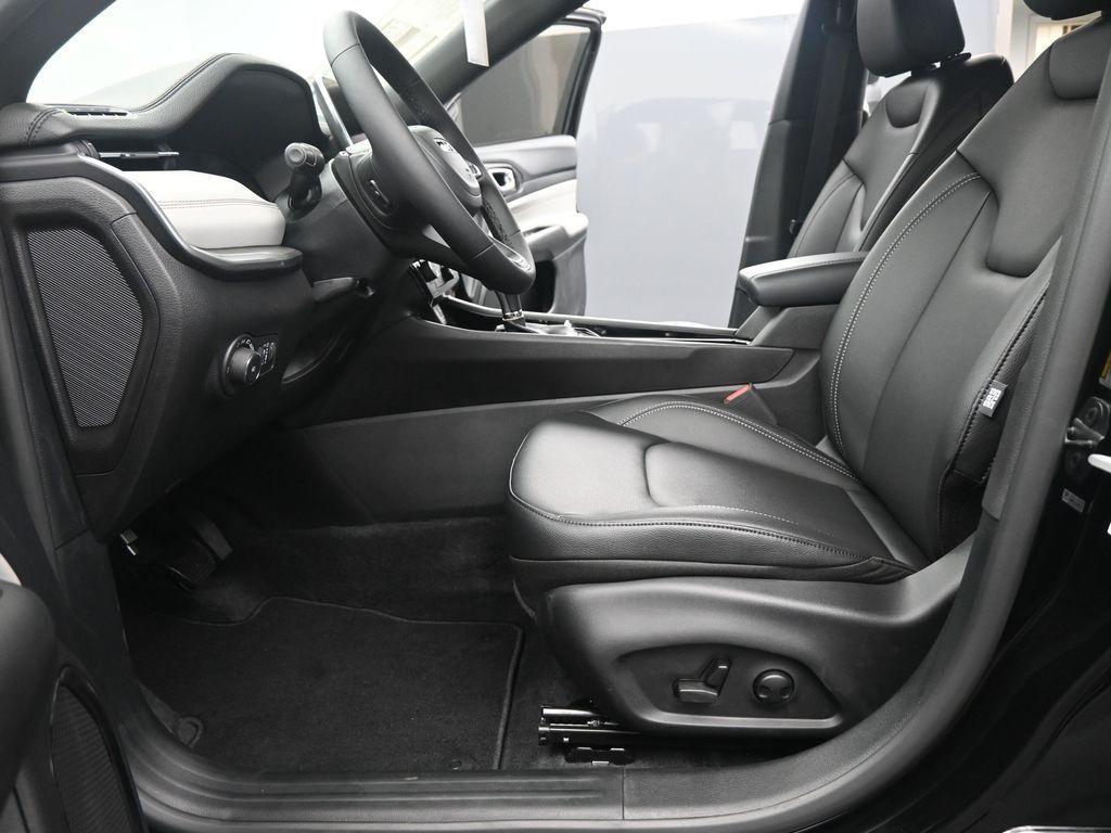 new 2025 Jeep Compass car, priced at $34,068