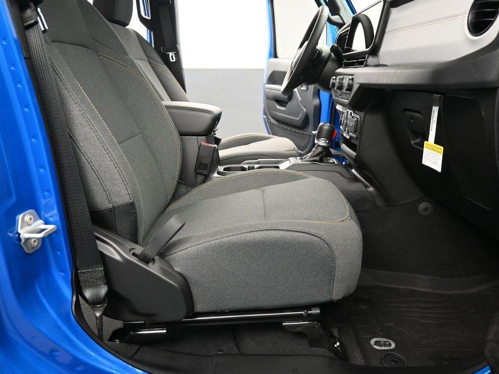 new 2025 Jeep Wrangler car, priced at $45,328