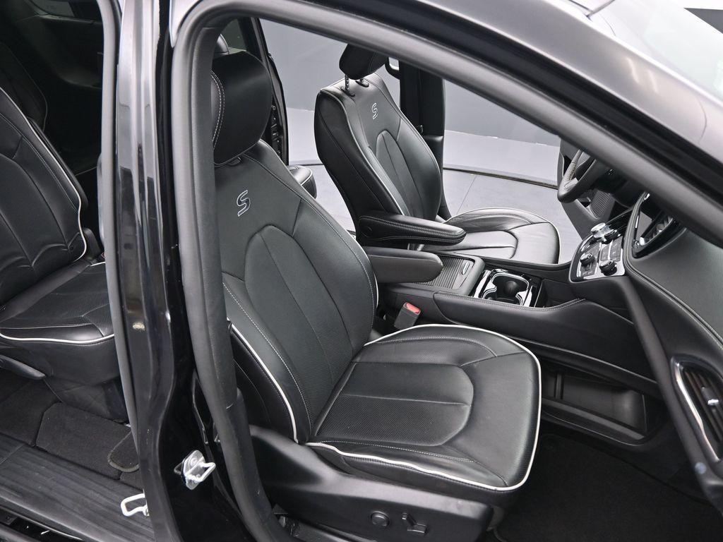 used 2025 Chrysler Pacifica car, priced at $37,399