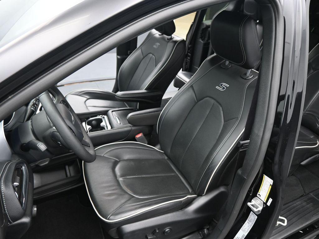 used 2025 Chrysler Pacifica car, priced at $37,399