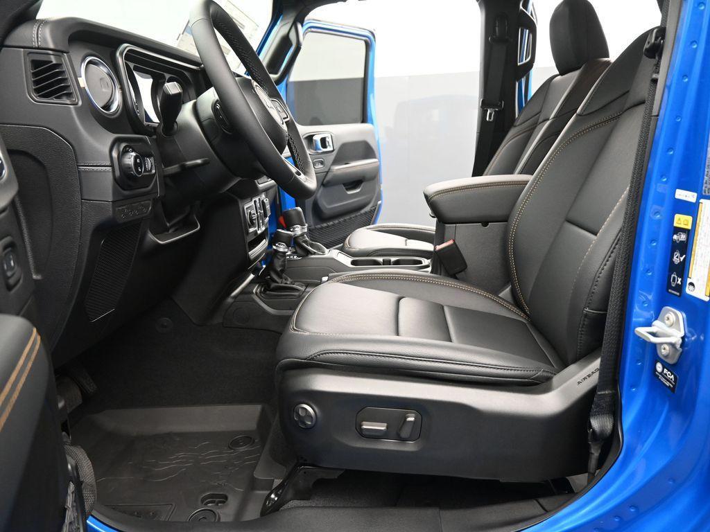 new 2025 Jeep Gladiator car, priced at $46,761