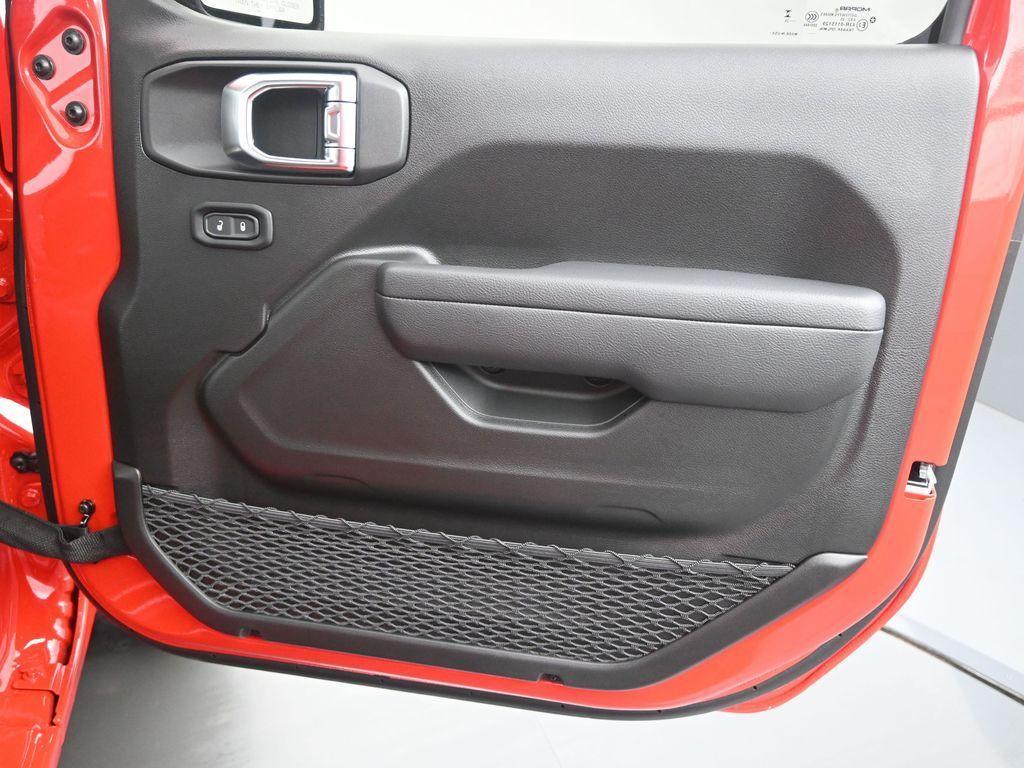 new 2025 Jeep Wrangler car, priced at $43,328