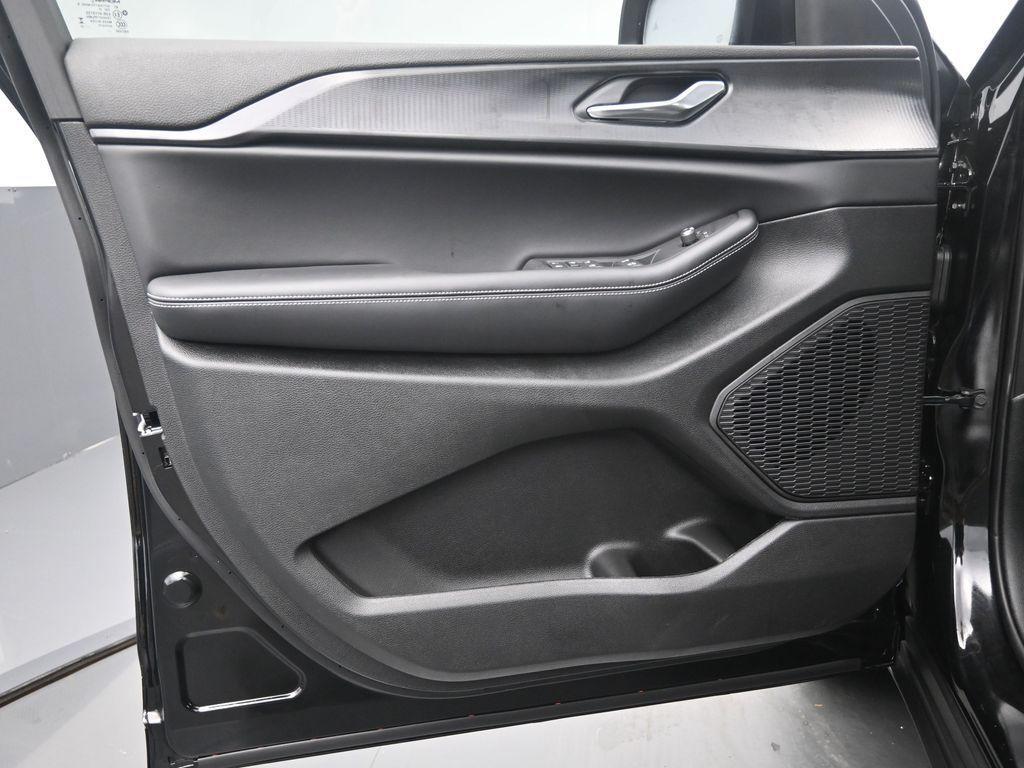 new 2025 Jeep Grand Cherokee L car, priced at $42,794