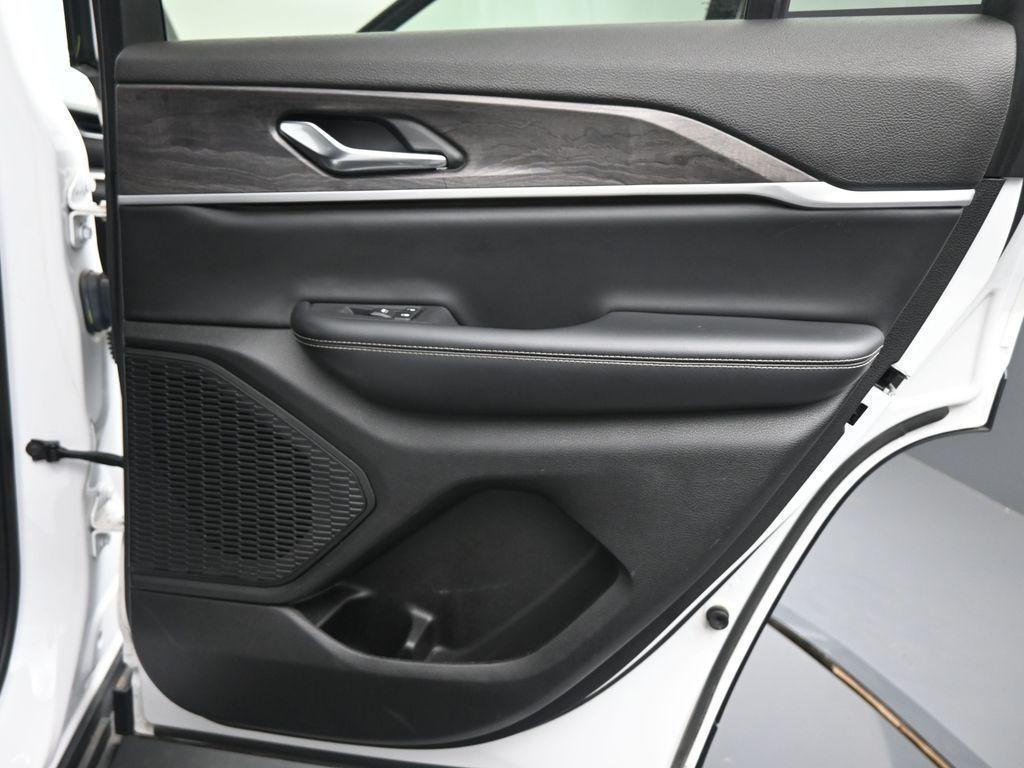used 2023 Jeep Grand Cherokee car, priced at $27,999