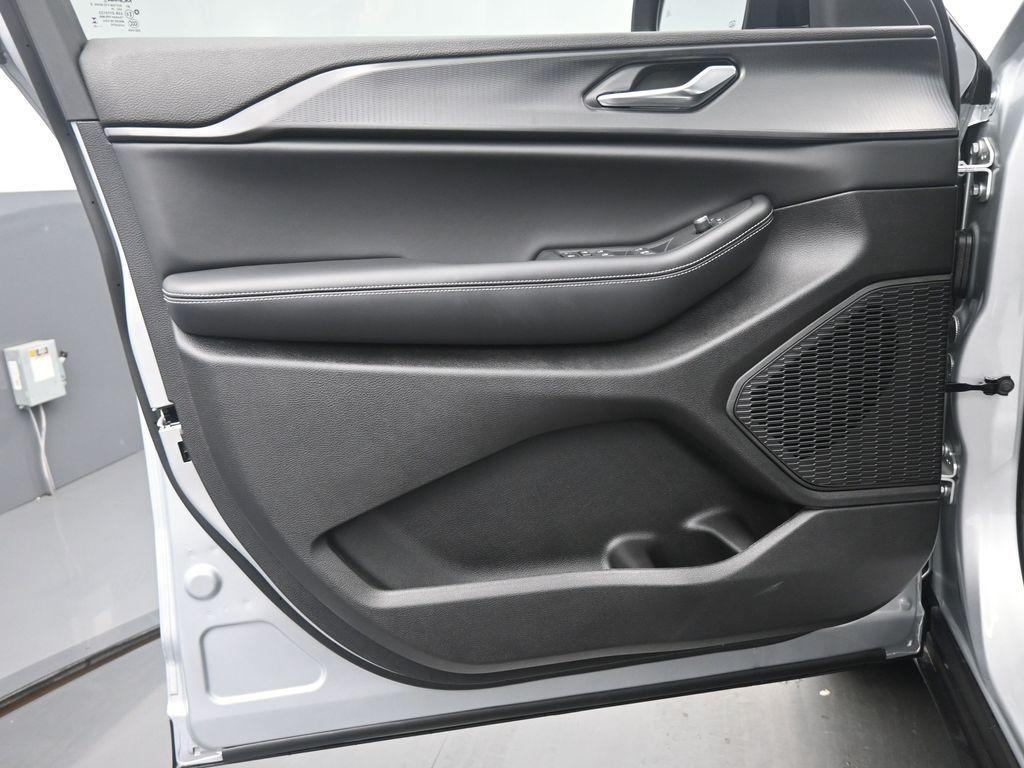 new 2025 Jeep Grand Cherokee L car, priced at $44,154