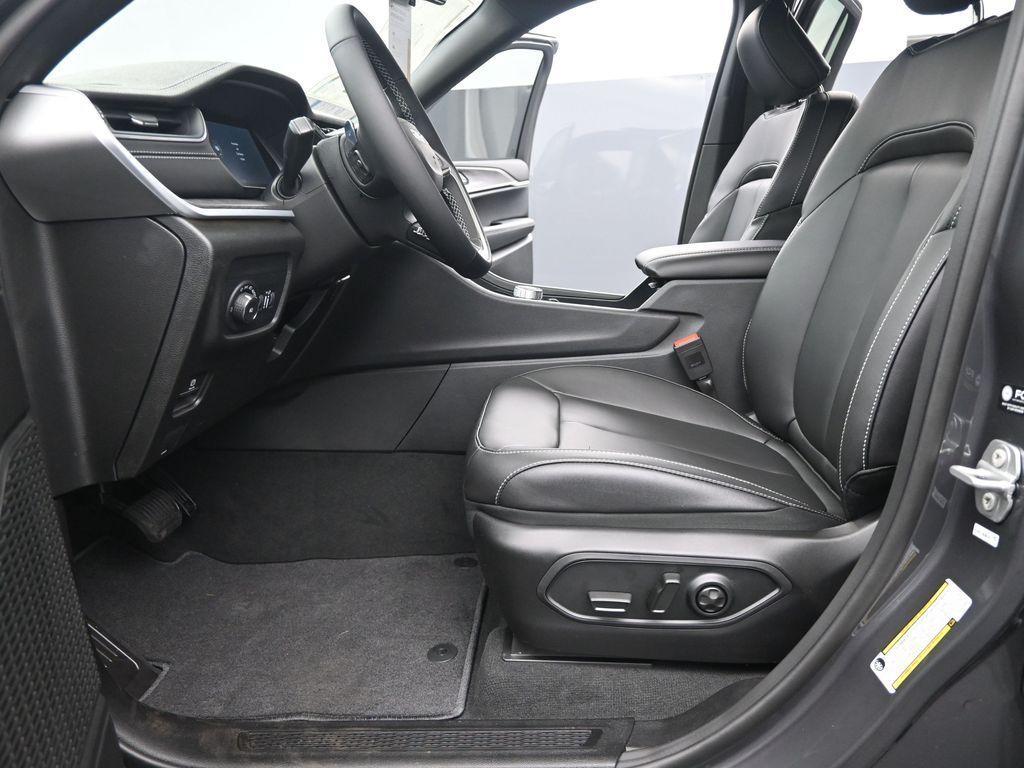 new 2025 Jeep Grand Cherokee car, priced at $43,345