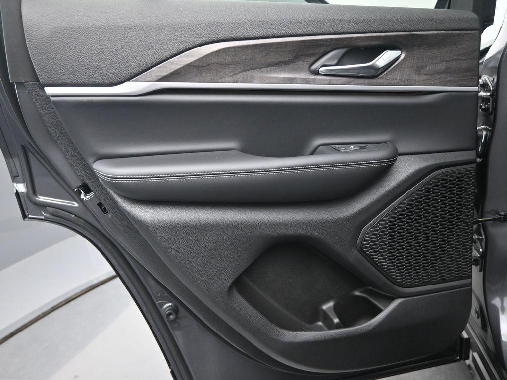 new 2025 Jeep Grand Cherokee car, priced at $43,345