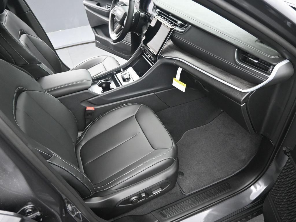 new 2025 Jeep Grand Cherokee car, priced at $43,345