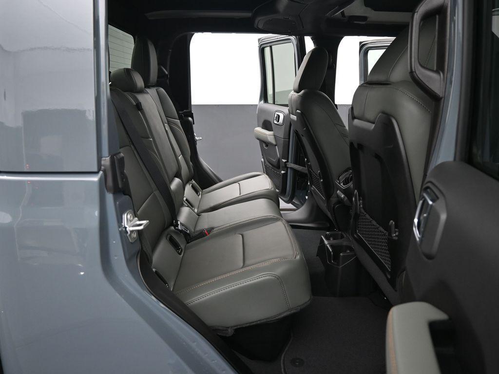 new 2025 Jeep Gladiator car, priced at $57,176