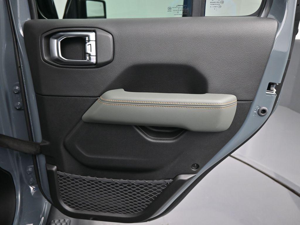 new 2025 Jeep Gladiator car, priced at $57,176