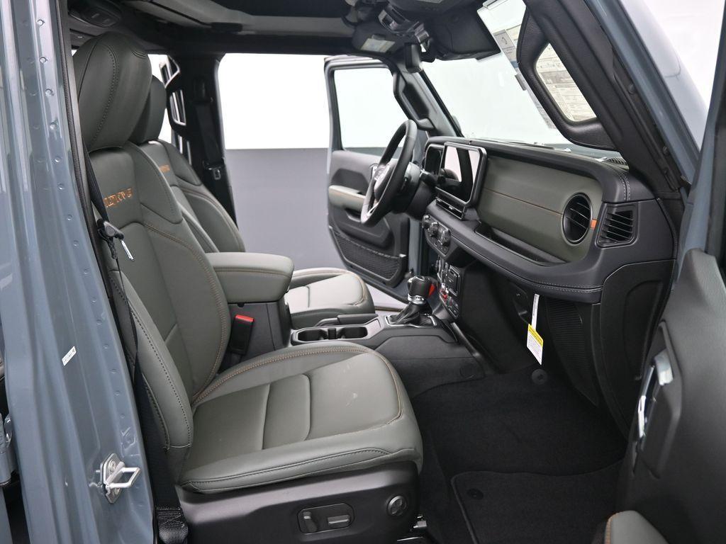 new 2025 Jeep Gladiator car, priced at $57,176