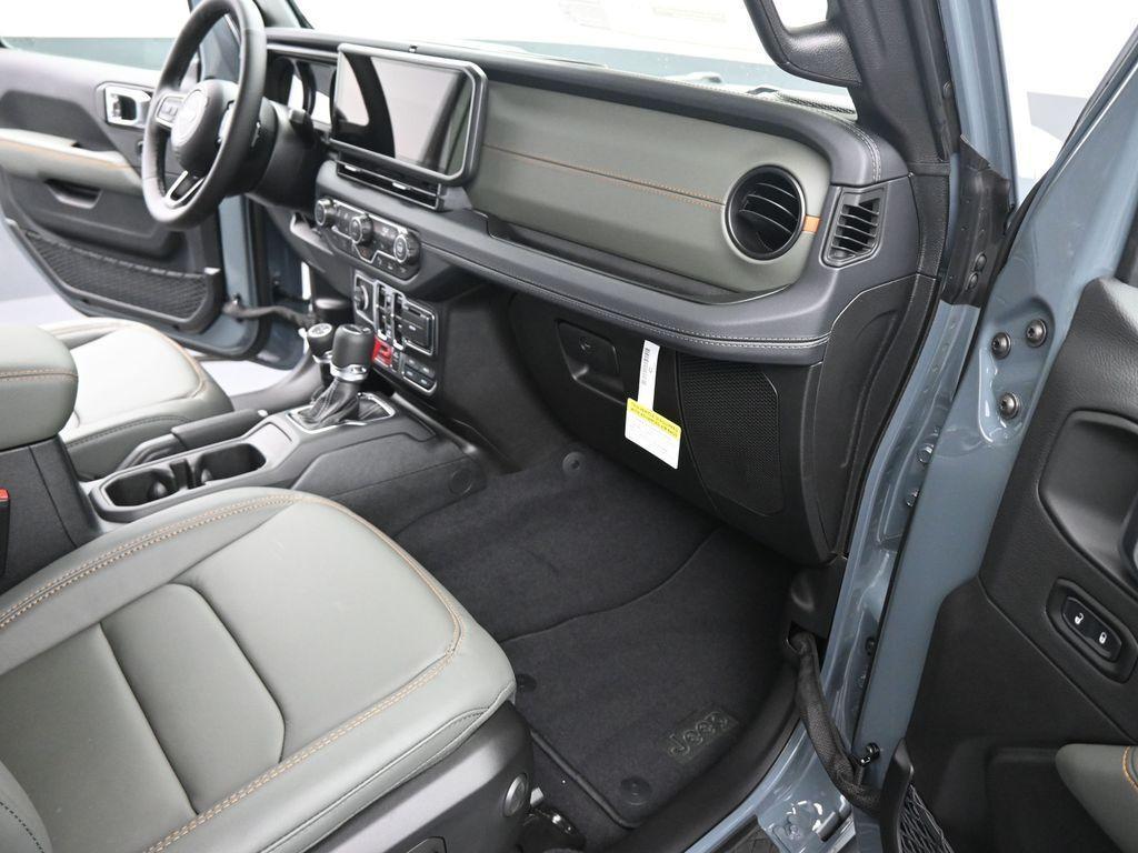 new 2025 Jeep Gladiator car, priced at $57,176