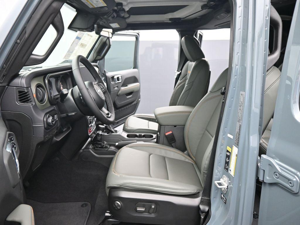 new 2025 Jeep Gladiator car, priced at $57,176