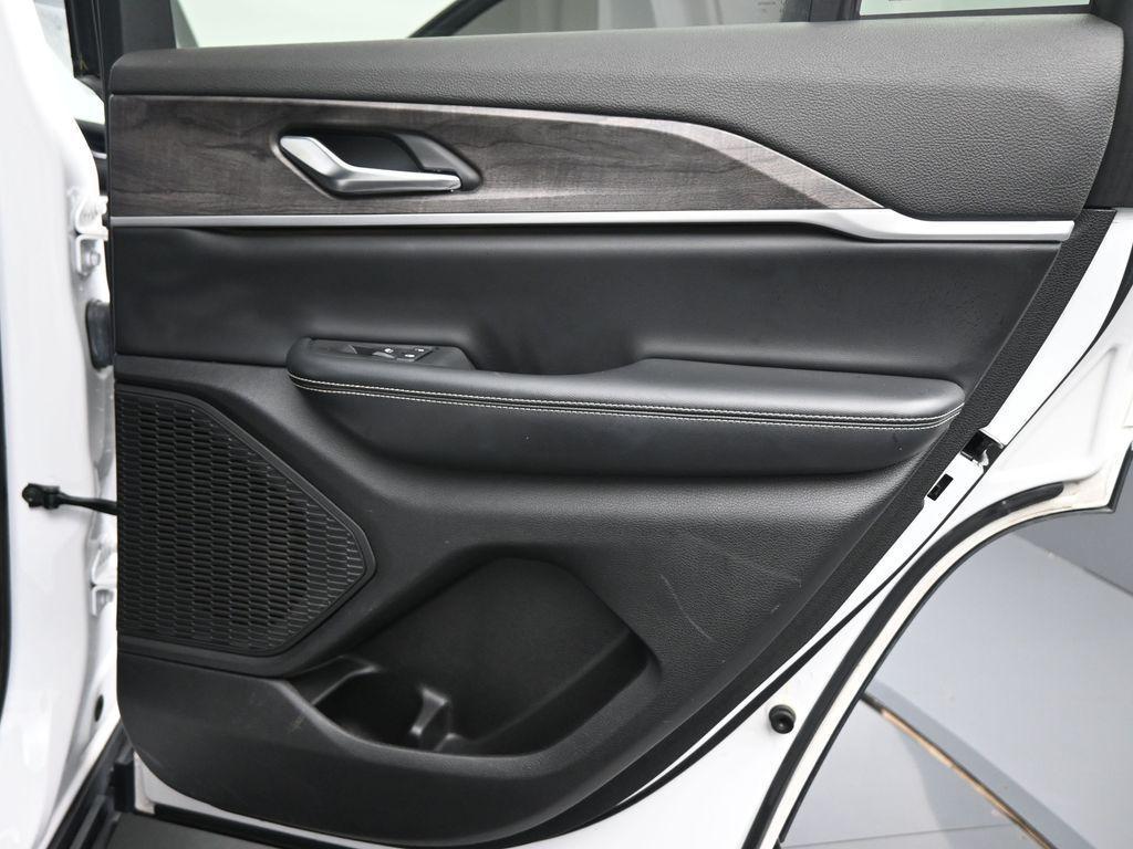 used 2023 Jeep Grand Cherokee car, priced at $27,999