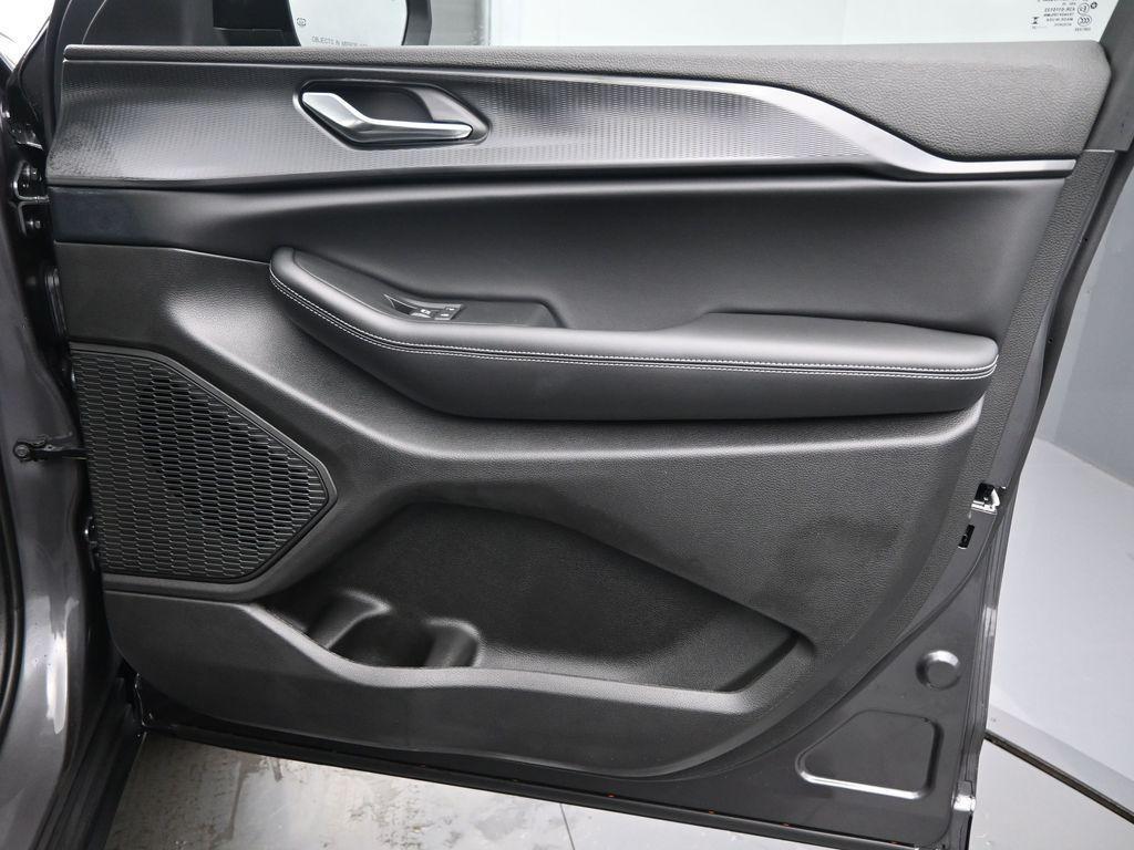 new 2025 Jeep Grand Cherokee L car, priced at $40,650