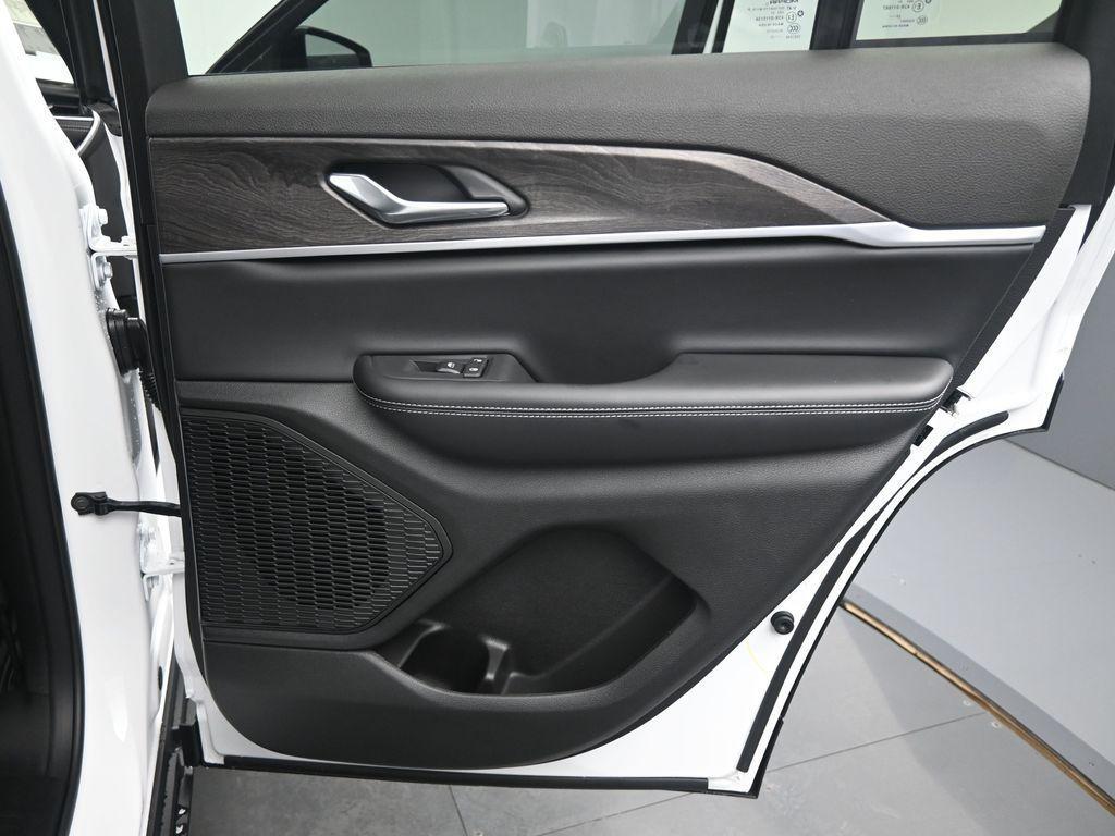 new 2025 Jeep Grand Cherokee car, priced at $47,478