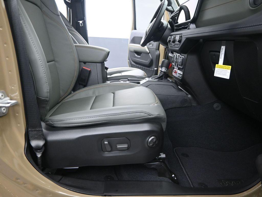 new 2025 Jeep Gladiator car, priced at $54,805