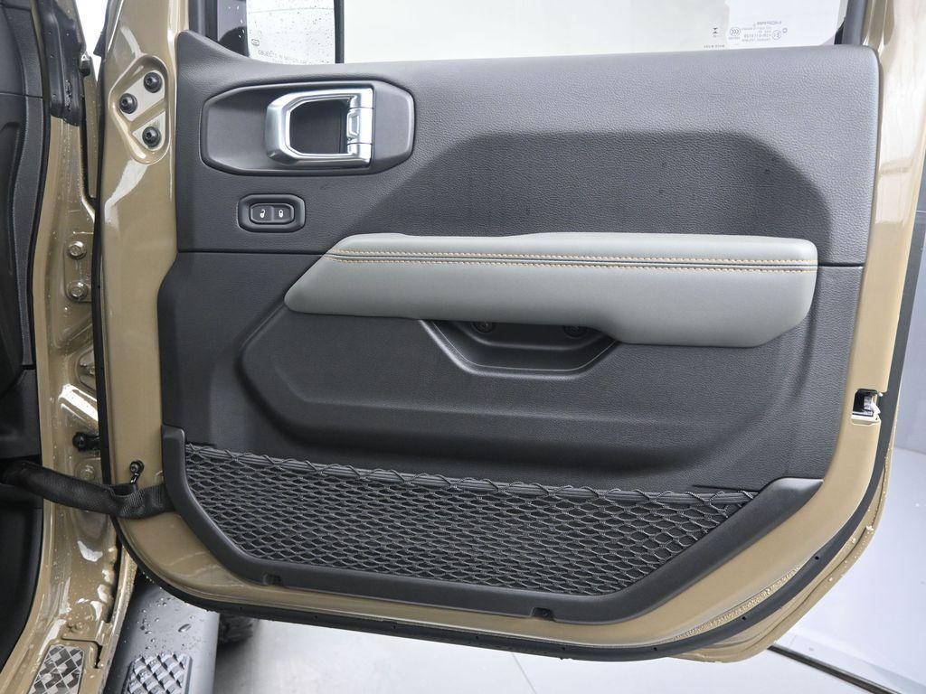 new 2025 Jeep Gladiator car, priced at $54,805