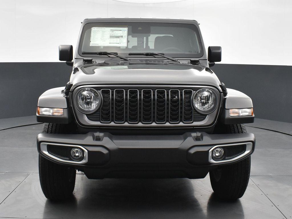 new 2024 Jeep Gladiator car, priced at $47,342