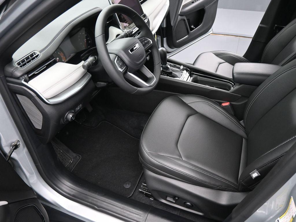 new 2025 Jeep Compass car, priced at $33,568