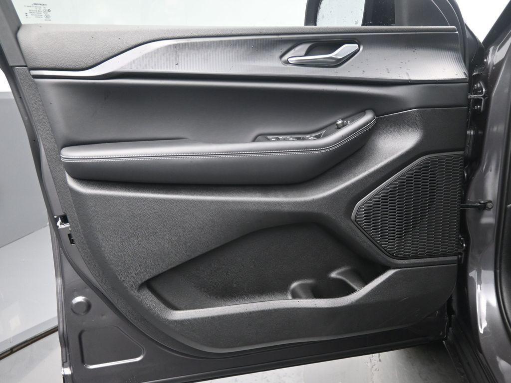 new 2025 Jeep Grand Cherokee L car, priced at $43,624