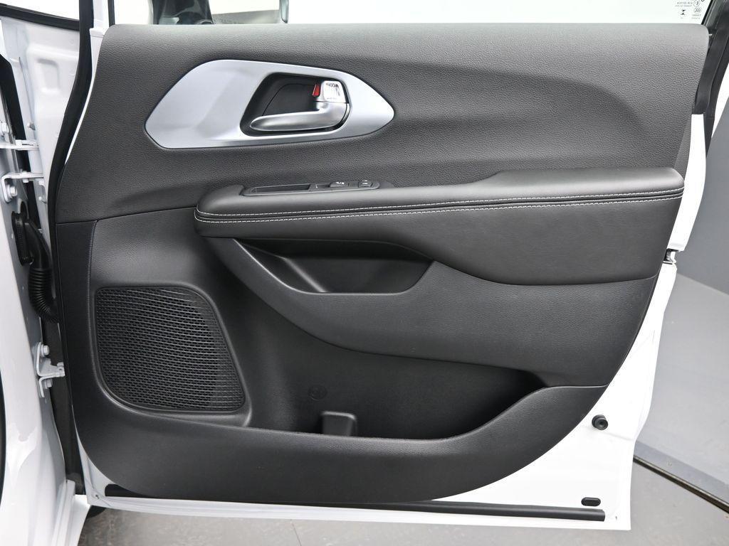 new 2026 Chrysler Pacifica car, priced at $49,902