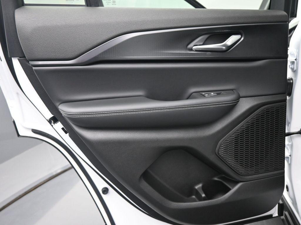 new 2025 Jeep Grand Cherokee car, priced at $41,089