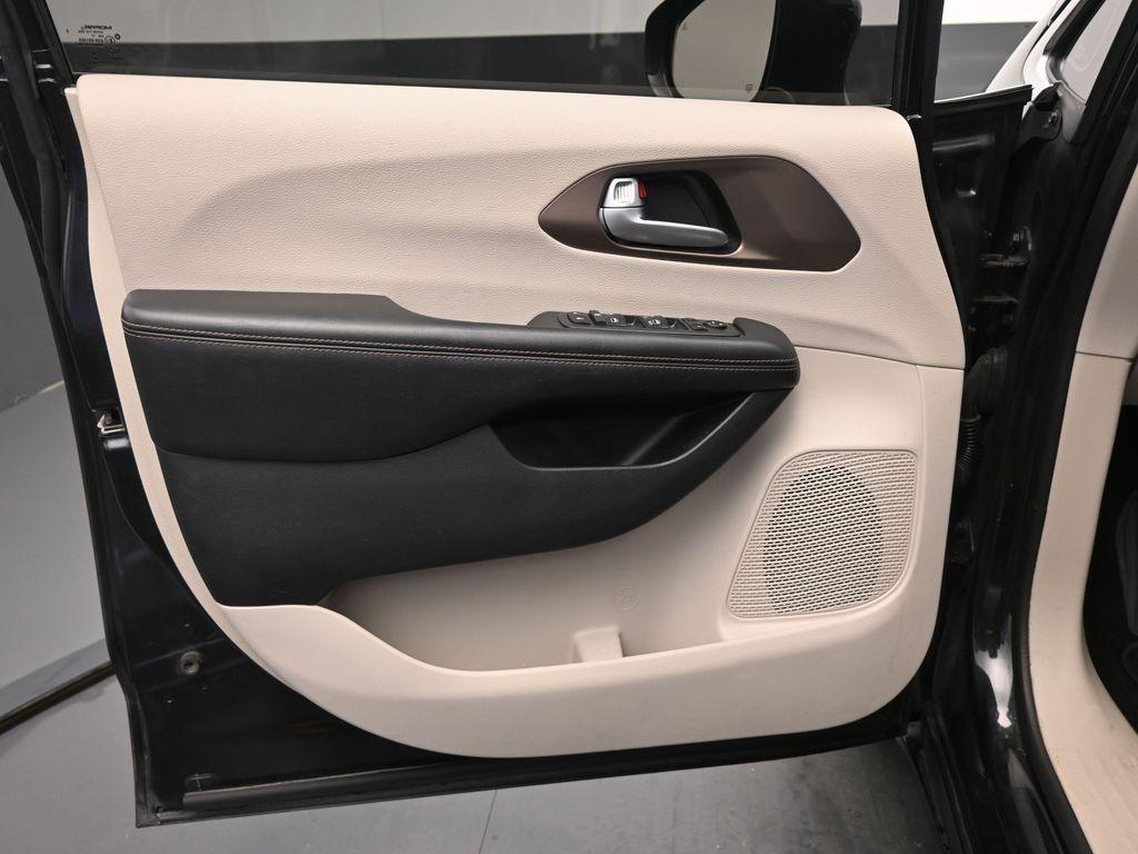 used 2018 Chrysler Pacifica car, priced at $16,499