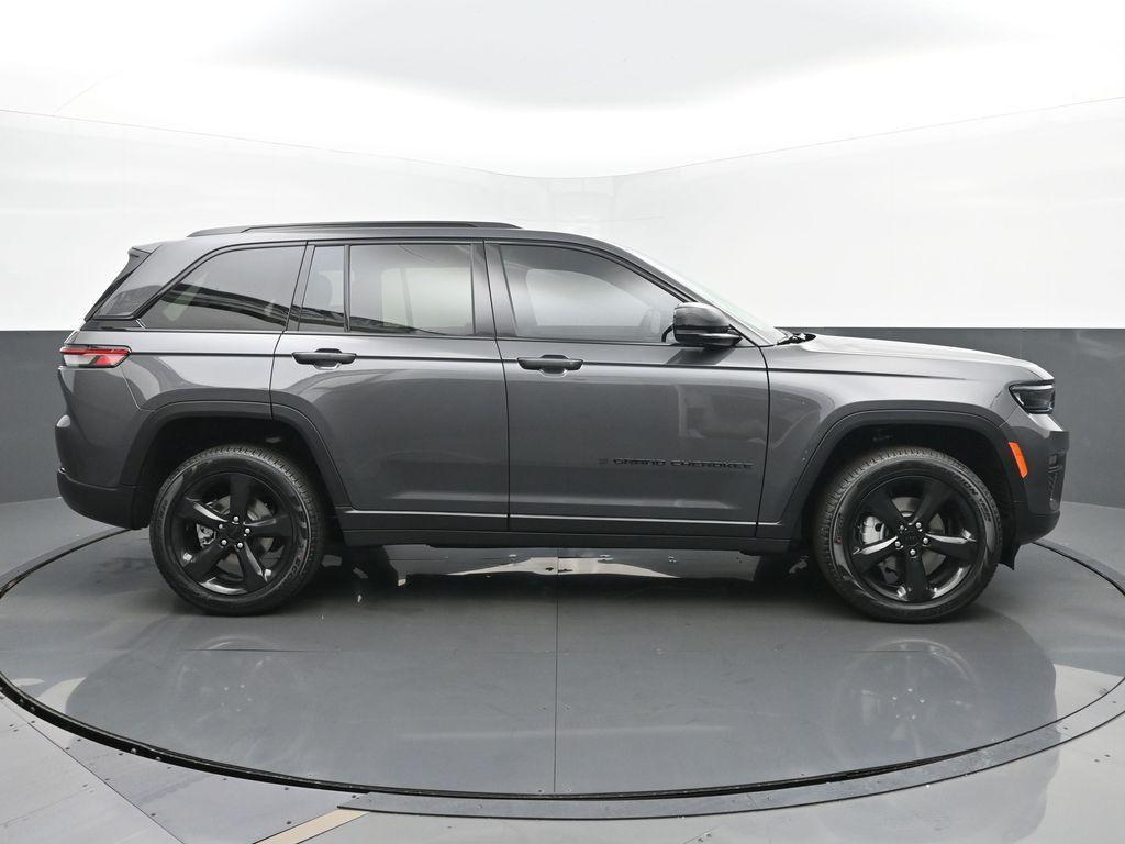 new 2025 Jeep Grand Cherokee car, priced at $49,300