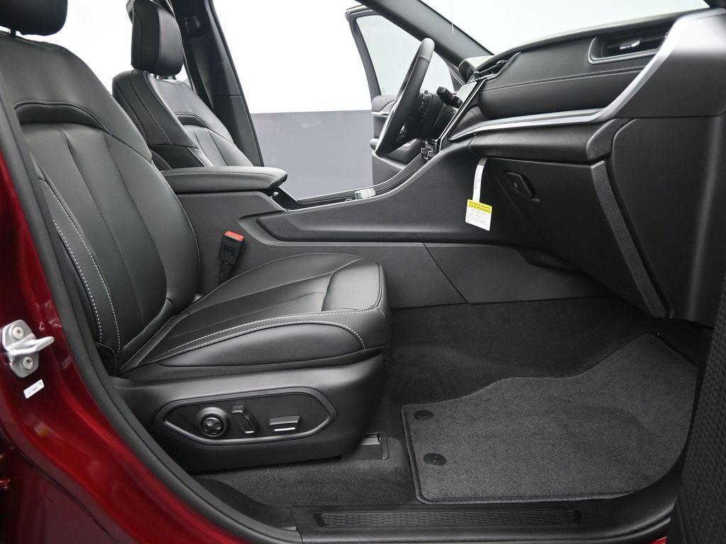 new 2025 Jeep Grand Cherokee car, priced at $46,978