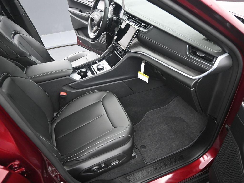 new 2025 Jeep Grand Cherokee car, priced at $47,003