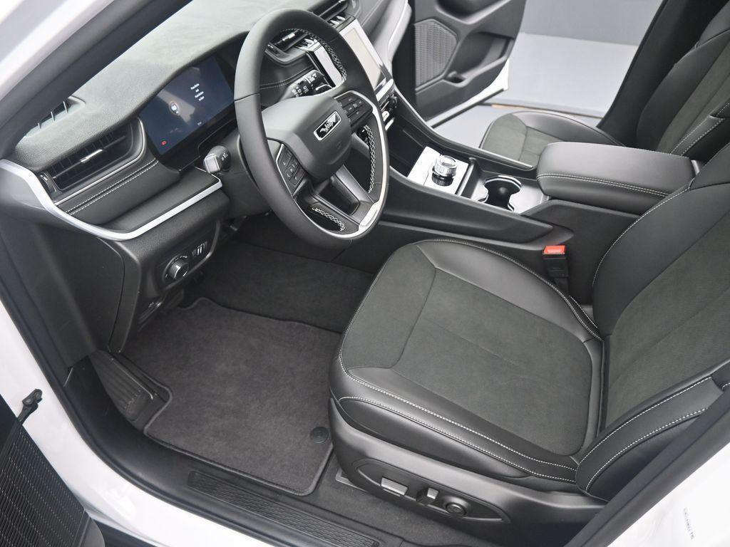 new 2025 Jeep Grand Cherokee car, priced at $45,485