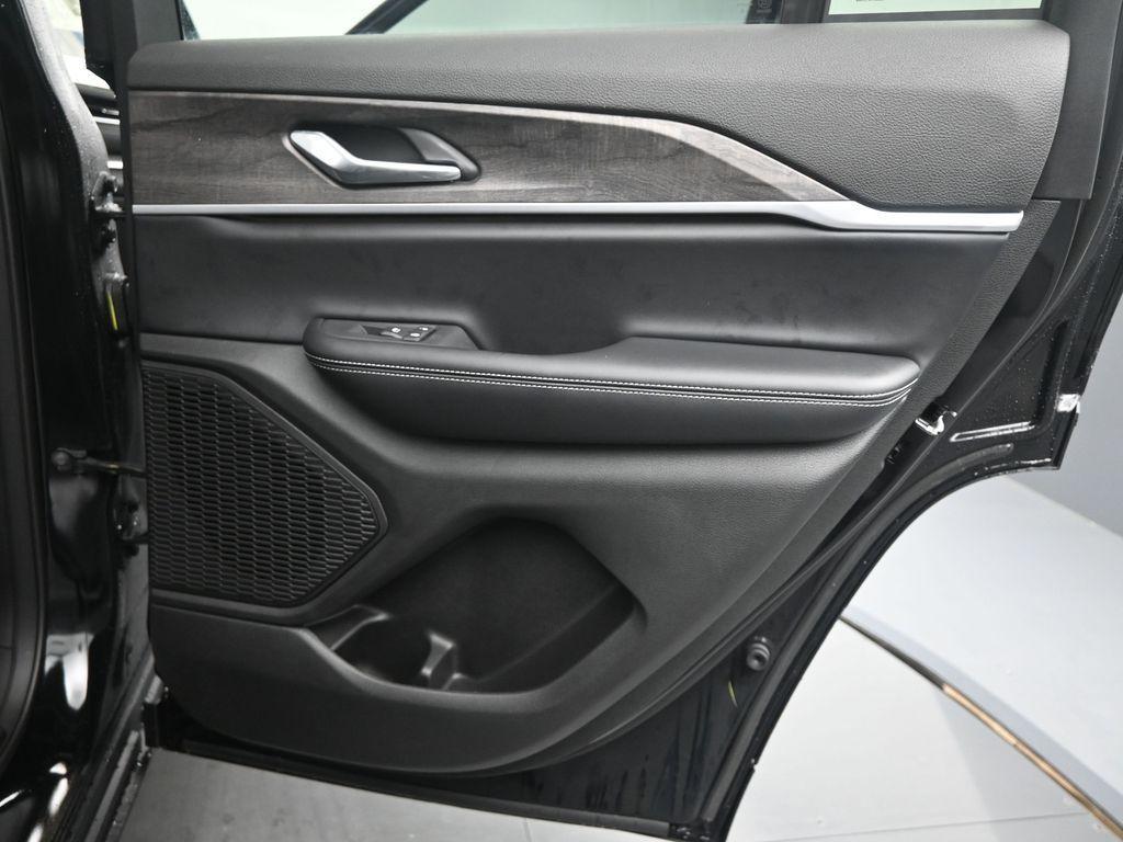 new 2025 Jeep Grand Cherokee car, priced at $48,228