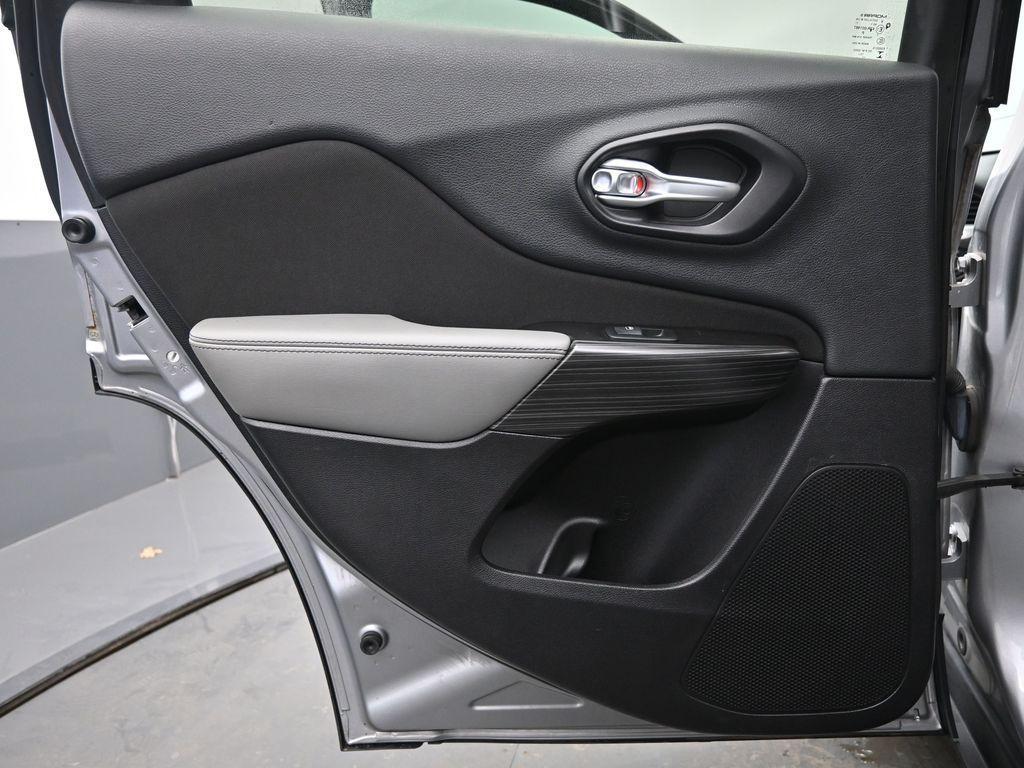 used 2014 Jeep Cherokee car, priced at $11,900