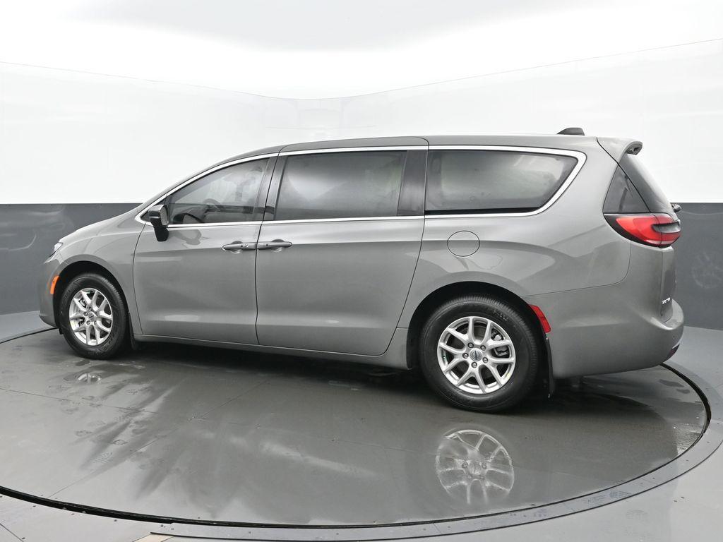 new 2025 Chrysler Pacifica car