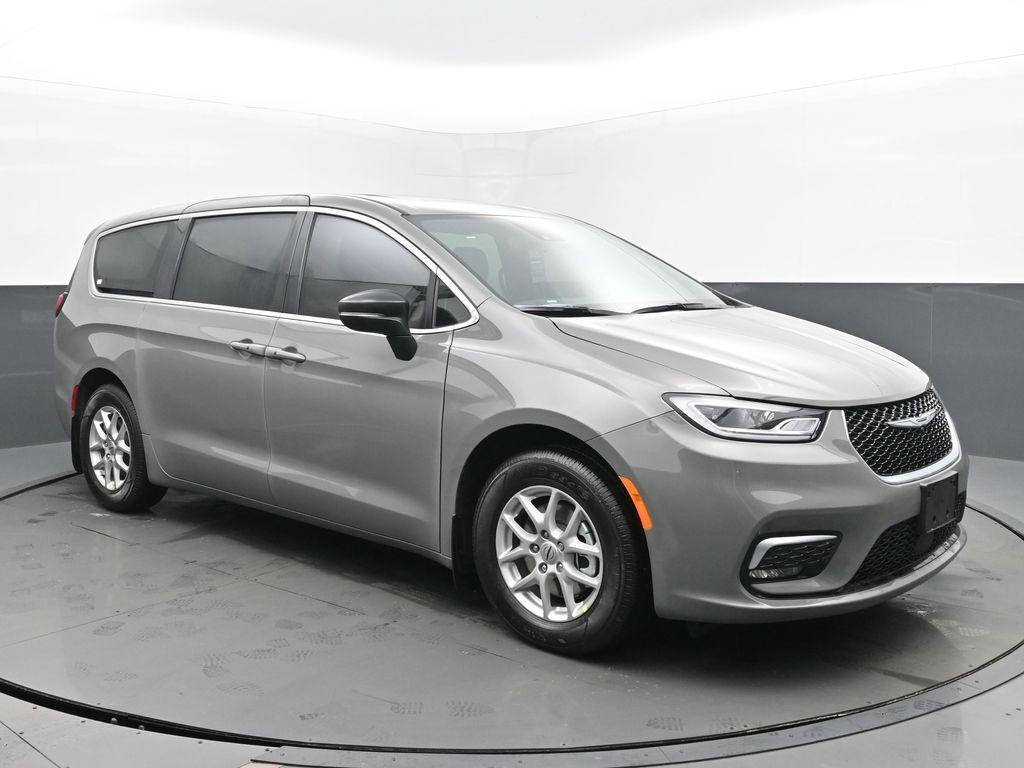 new 2025 Chrysler Pacifica car