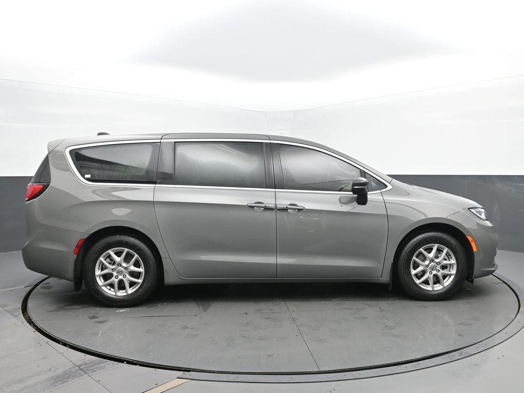 new 2025 Chrysler Pacifica car