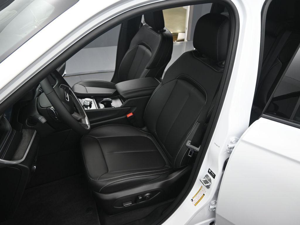 new 2025 Jeep Grand Cherokee car, priced at $50,501