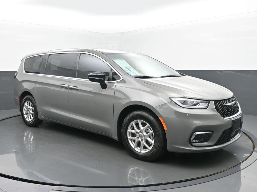 new 2025 Chrysler Pacifica car, priced at $43,172
