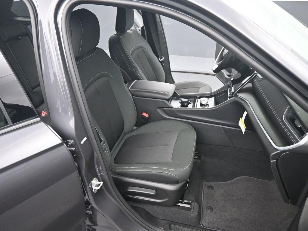 new 2025 Jeep Grand Cherokee car, priced at $40,937