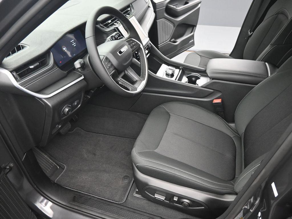 new 2025 Jeep Grand Cherokee car, priced at $39,745