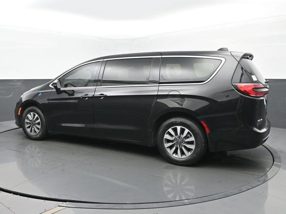 new 2025 Chrysler Pacifica Hybrid car, priced at $47,976