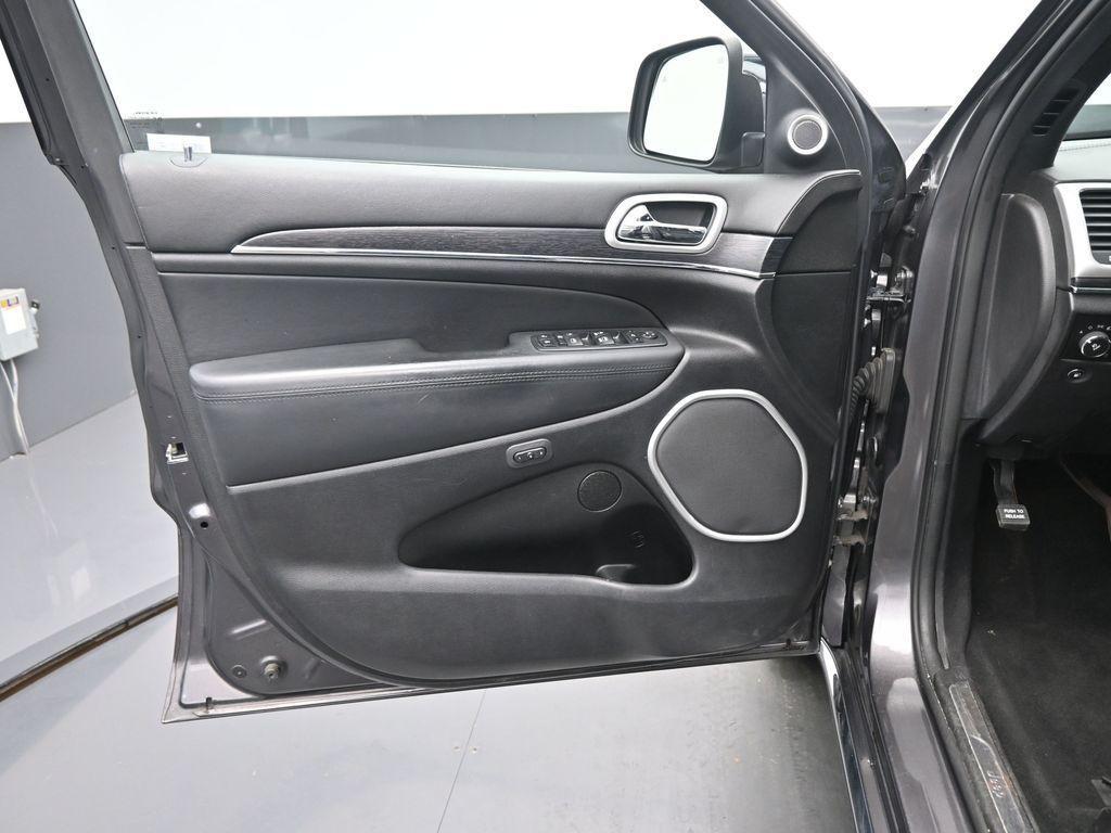used 2014 Jeep Grand Cherokee car, priced at $17,799