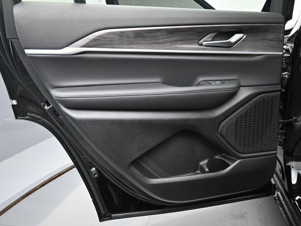 new 2025 Jeep Grand Cherokee L car, priced at $50,372