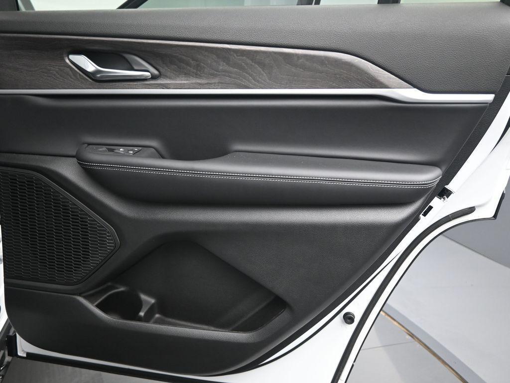 new 2025 Jeep Grand Cherokee L car, priced at $44,680