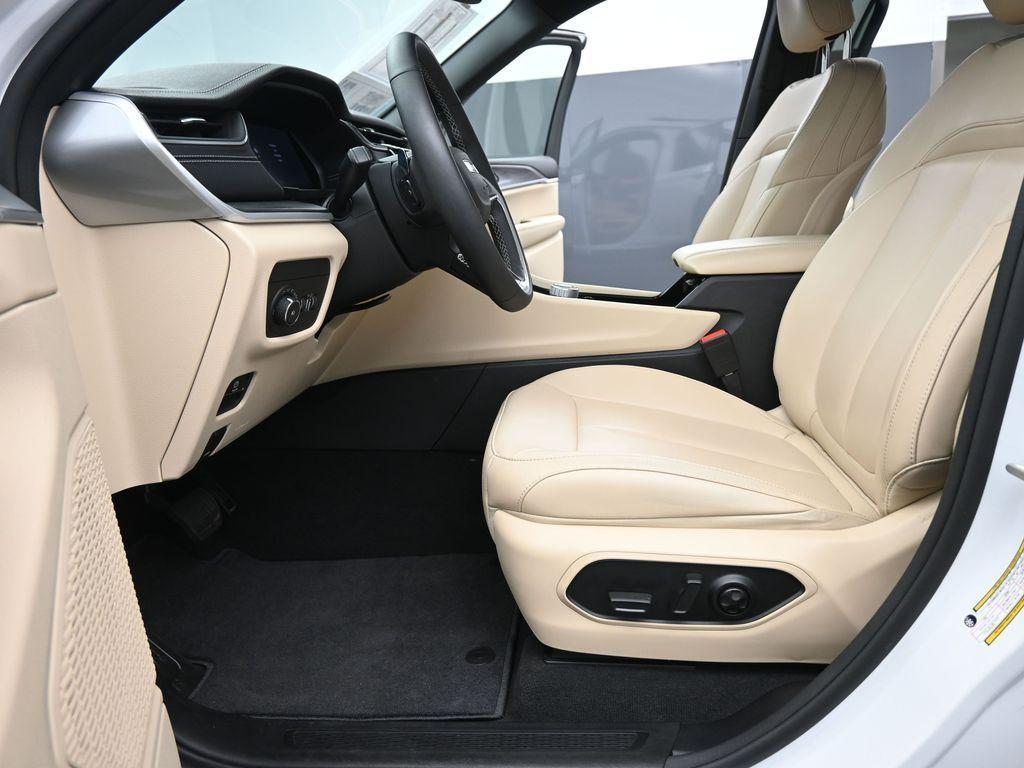 used 2023 Jeep Grand Cherokee car, priced at $33,966