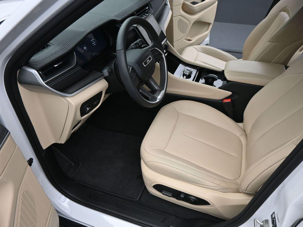 used 2023 Jeep Grand Cherokee car, priced at $33,966