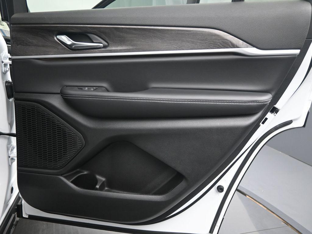 new 2025 Jeep Grand Cherokee L car, priced at $44,680