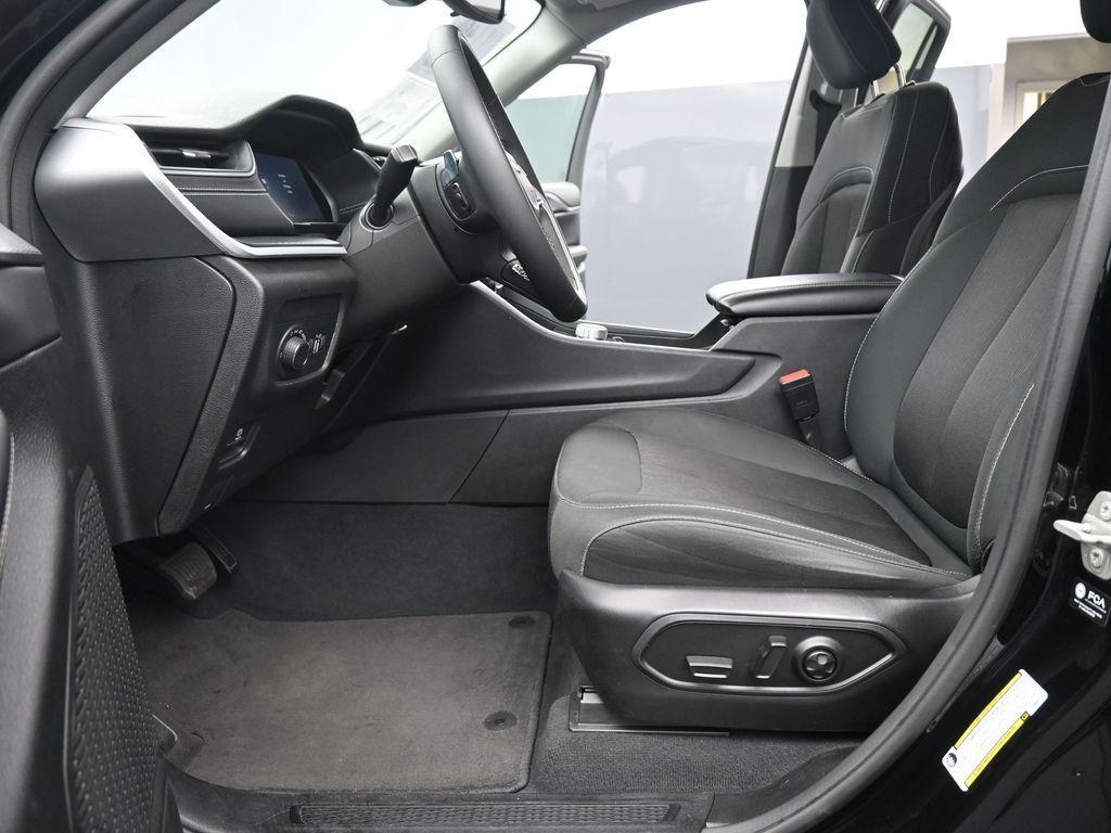 used 2023 Jeep Grand Cherokee L car, priced at $25,999