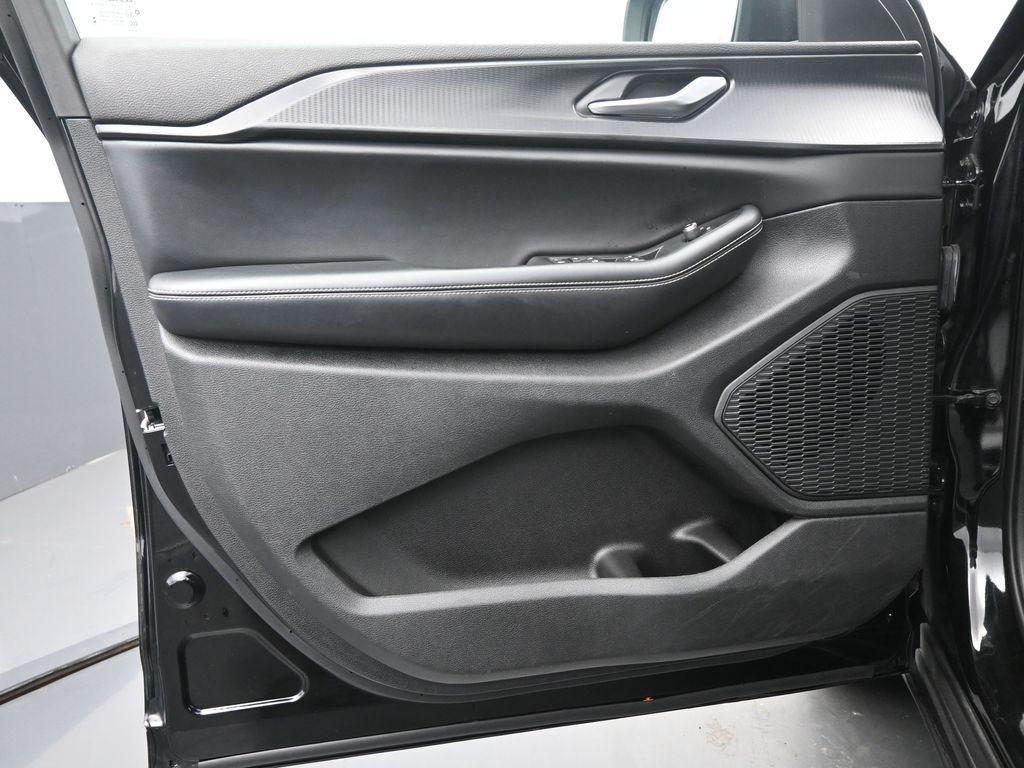 used 2023 Jeep Grand Cherokee L car, priced at $25,999